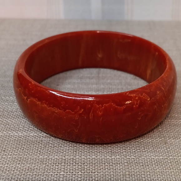 Vintage Orange Red Marbled Bakelite Bangle Bracelet - Picture 2 of 6